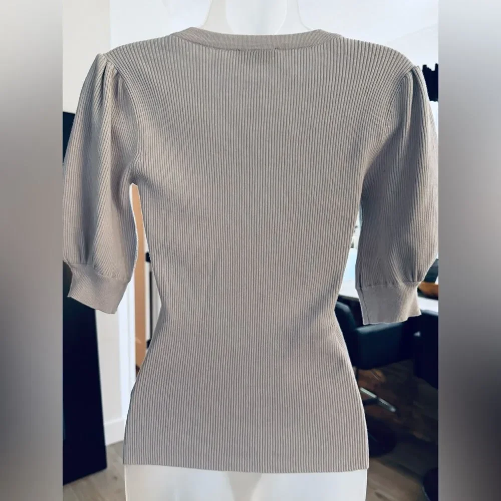 T Tahari Ribbed Elbow Puffed Sleeve Sweater. Size Extra Small